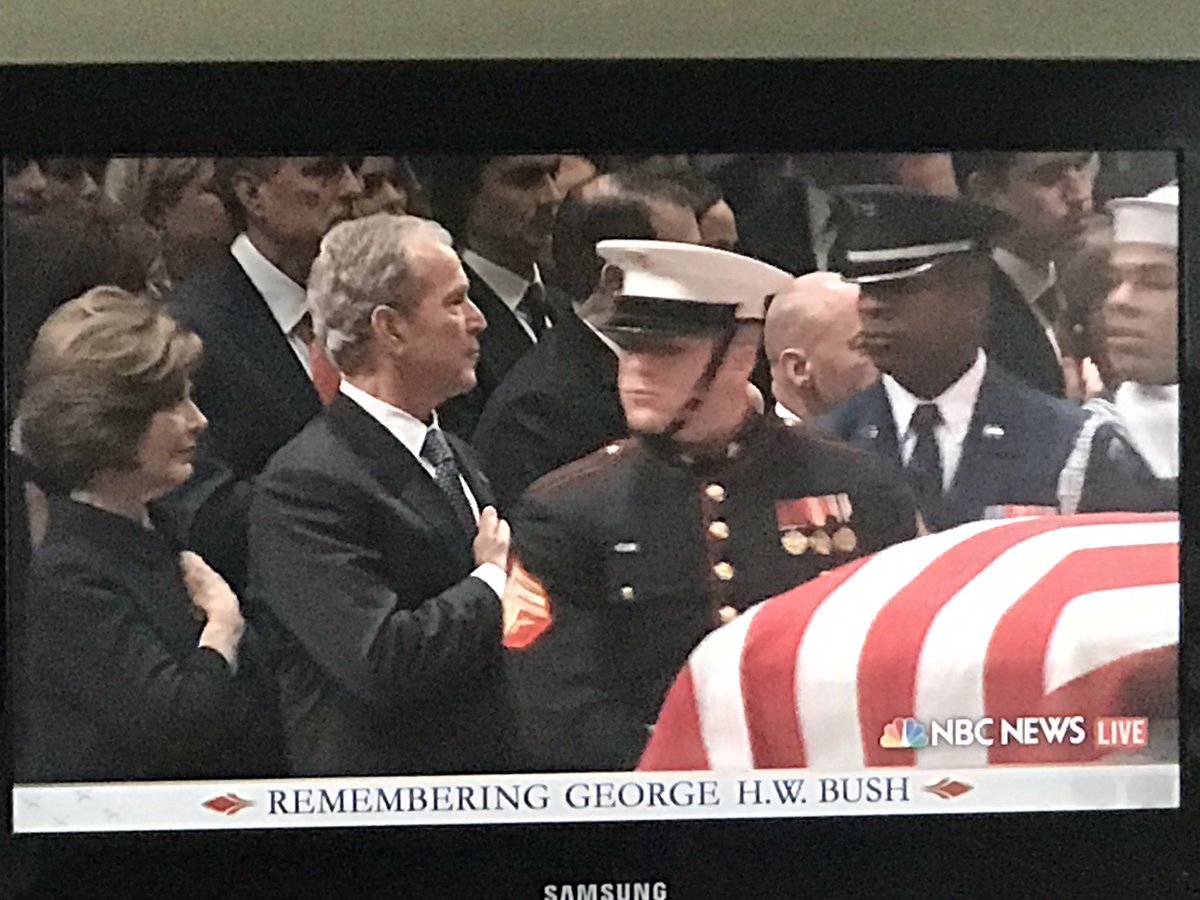 ZoltanskiUtah9's tweet photo. A nation mourns. Thank you for your service to our nation, President Bush. https://t.co/2Sw8Y9OAhv
