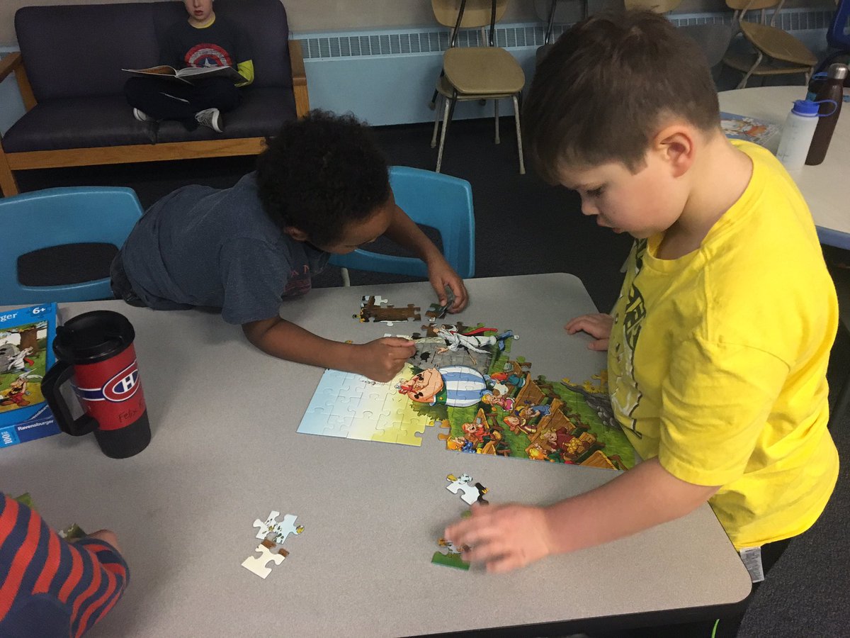 madame_jasmine's tweet image. On commence nos matins avec les activités de choix. Students engaging in #softentry this morning to settle into their day. #studentvoiceandchoice #EJHSYK1 @jhs_schools