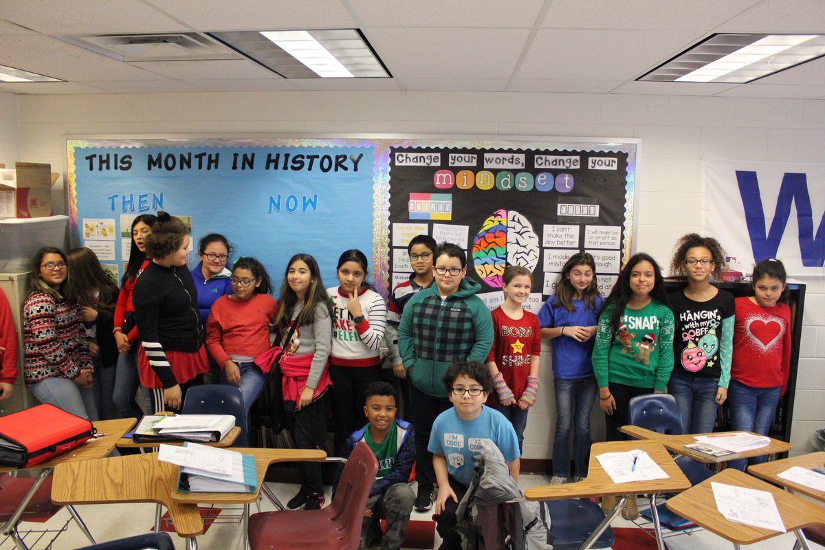 1210Sabres's tweet photo. 4th period coming in strong with 17 students dressed in their most festive colors! @SMS_TeamUNC @StonewallMiddle #SMSReindeerGames2018 https://t.co/mMrWSHeA2p