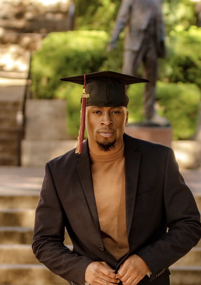 koal81_koa8la's tweet photo. 🎓10 Days 
#GradSzn2018 
- Applied Arts &amp; Science/
Exercise Sports Science 
- Minor in Business
I had a whole different vision on how this was going to play out at the end. But I couldn’t have asked for a better 5yrs. Preciate everyone that helped me build this business ✊🏾
🌐💈✂️ https://t.co/EL1boW0fat