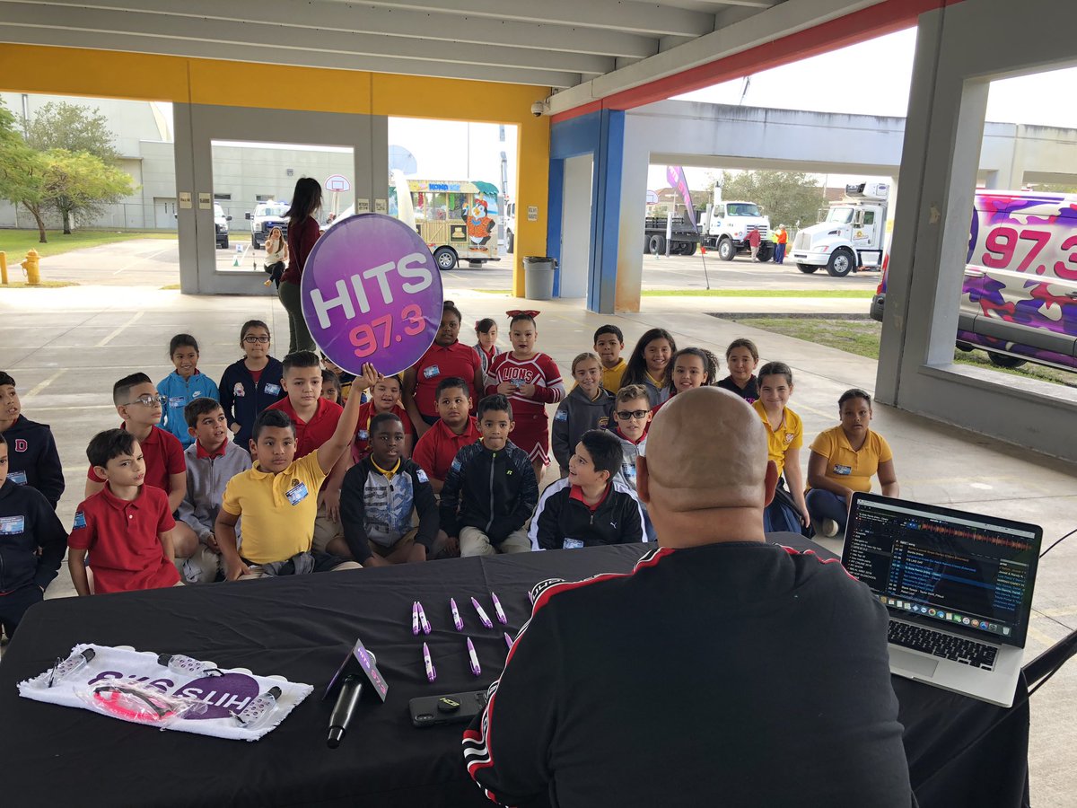 Hits 97 3 A Twitter Career Day Was A Blast At West Hialeah
