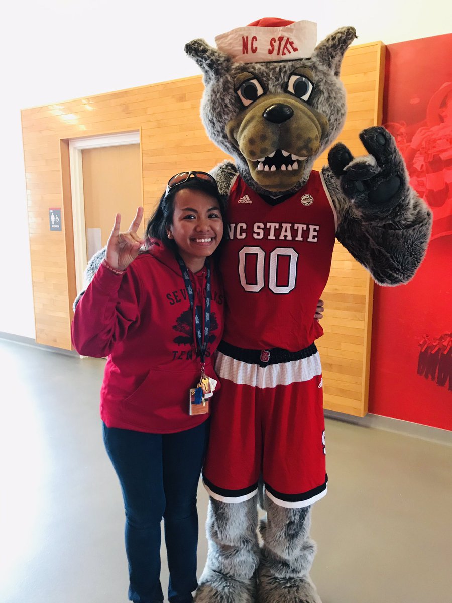 Of course I got a picture of Mr. Wuf!! Go Pack! @MrWuf_NCSU   #ilovemascots #DDESsoars #ddes5th @DillardES @NCState