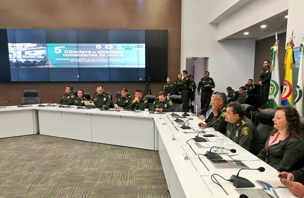 General Jorge Nieto (@generalnietor) on Twitter photo Desde la Sala Estratégica de <a href="/PoliciaColombia/">Policía de Colombia</a> #MásCercaDelCiudadano, en #Bogotá, se realiza a nivel nacional el 5° Cónclave de alcaldes y comandantes de Policía. El objetivo es articular la política de seguridad para el despliegue del Código Nacional de Policía y Convivencia. Desde la Sala Estratégica de <a href="/PoliciaColombia/">Policía de Colombia</a> #MásCercaDelCiudadano, en #Bogotá, se realiza a nivel nacional el 5° Cónclave de alcaldes y comandantes de Policía. El objetivo es articular la política de seguridad para el despliegue del Código Nacional de Policía y Convivencia.