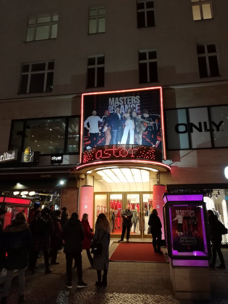 derTomekk tweet media