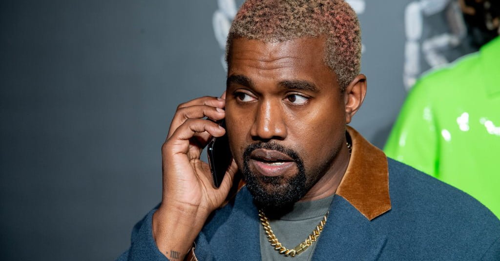 Vic's tweet photo. Broadway actor tells Kanye West to get off his smartphone during opening night https://t.co/HnNboxLXmW (via @digitaltrends) https://t.co/WKNyj7IfLf