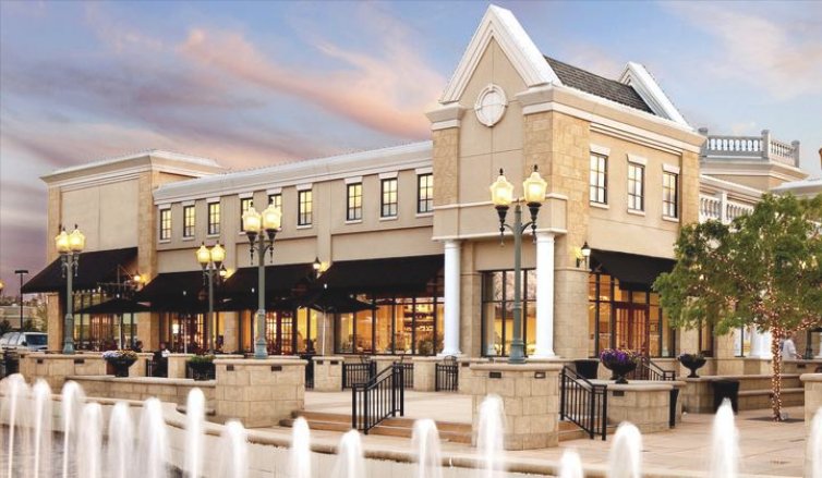 BSInewhomes's tweet photo. What’s next for vacant Dean &amp; Deluca site in south Charlotte? #stonecrest #ballantyne  https://t.co/sRB6XxqLWk https://t.co/qBFsqAZz2t