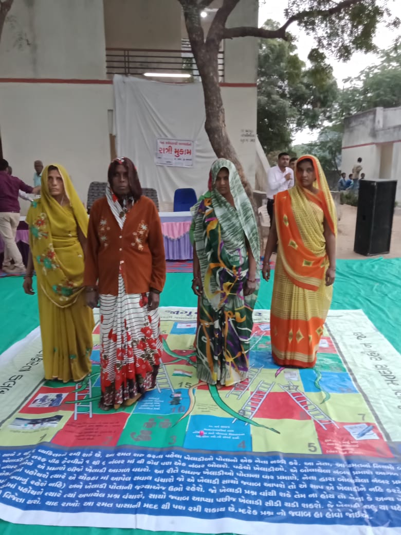 mamaltdr's tweet photo. કલેક્ટર સાહેબ શ્રી ના રાત્રિમુકામ કાર્યક્રમ અંતર્ગત બીબીની વાવ મુકામે મતદાર જાગૃતિ અભિયાન અંતર્ગત સાપસીડીની રમત રમાડવામાં આવી https://t.co/o7B8WSlP5C
