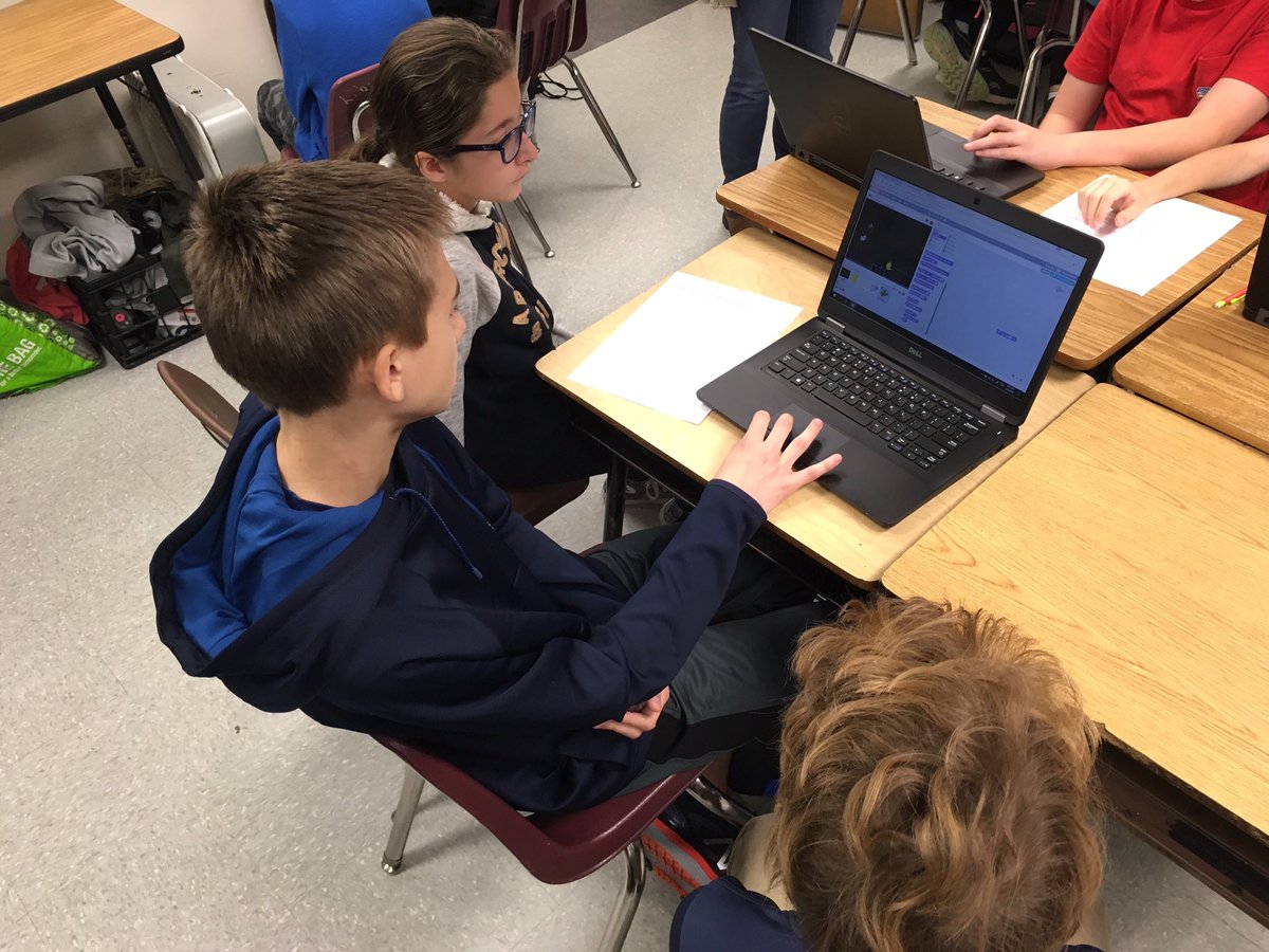 SallyDonnelly1's tweet photo. Reading 6 @SwansonAdmirals visiting MS Investigating Computer Science class to see how these Ss “read” & “write” code. #apshourofcode #inschoolfieldtrip Love that @APSVirginia teaches computer science! #hourofcode2018 https://t.co/HK2HIgbdRj