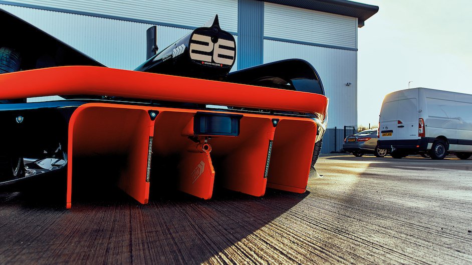 AudiJapan's tweet image. コックピットやステアリングがない一風変わったレーシングカー。
AIを搭載した完全自動運転車による #ROBORACE のために開発中のマシンです。
このクルマをデザインしたのは、かつて #Audi でデザイナーを務めたDaniel Simon。
ドライバーのいない全く新しい形のレース、皆さんはどう思いますか?