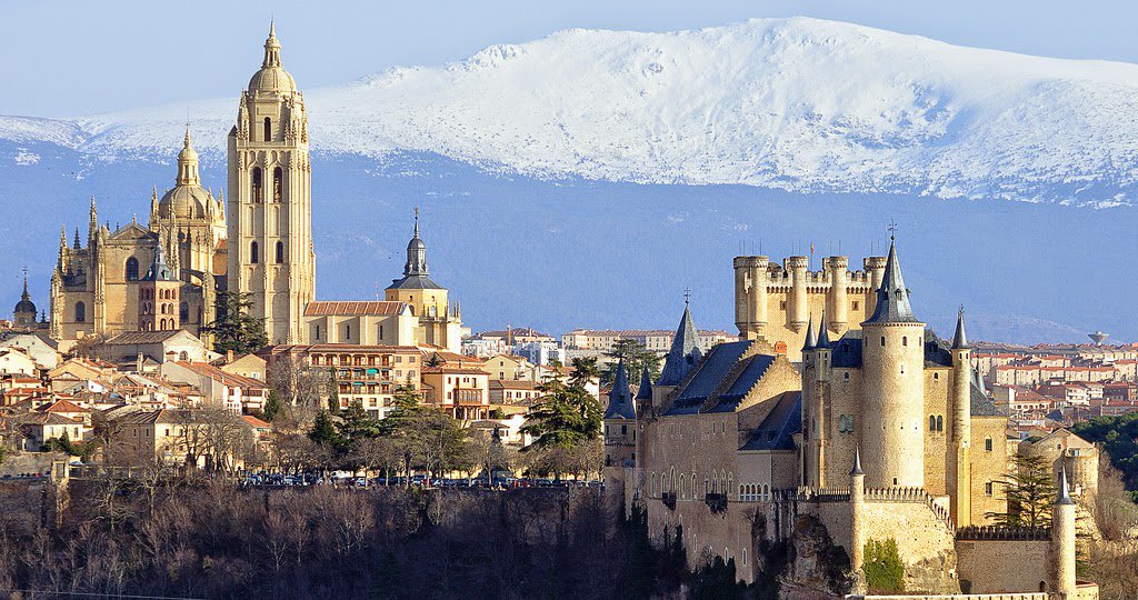 segovia_es's tweet photo. Tal día como hoy en 1985, la @UNESCO incluyó a la antigua ciudad de #Segovia y su acueducto romano en el listado de Ciudades Patrimonio por la belleza de su enclave, de su entorno, de sus edificios, arboledas y calles.
#SegoviaCiudadPatrimonioDeLaHumanidad
Foto: @GrupoCPHE . https://t.co/8jYYMsKDNi
