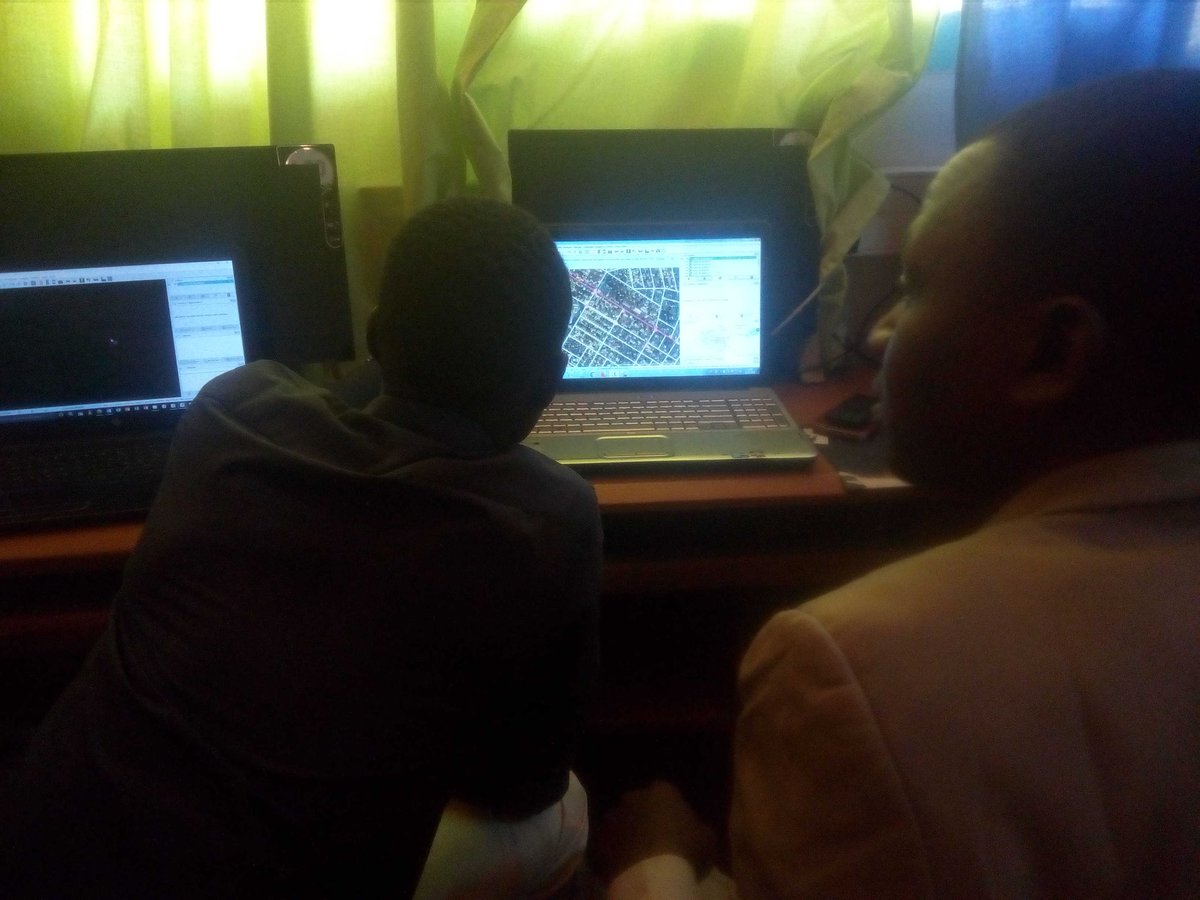 OSMNiger's tweet photo. Jour 1 renforcement des capacités des contributeurs #OSM en Cartographie Libre et #OpenData ce matin au @CNFNiamey avec @MoustaphaMouta @ilasolthah @moustka #Map4NE @maloum https://t.co/NnNLQdeYfz
