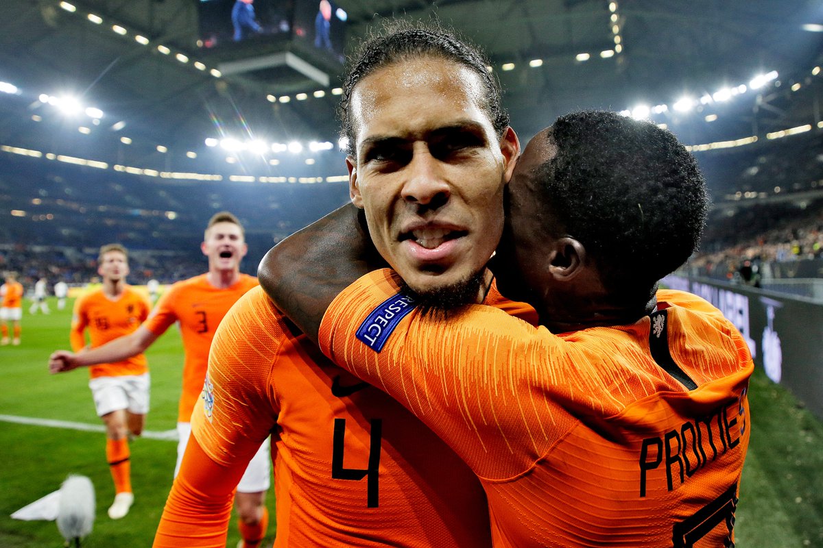 πͺ Virgil Van Dijk for club & country in 2018/19:
π Games 24
π« Clean sheets 12
#UCL