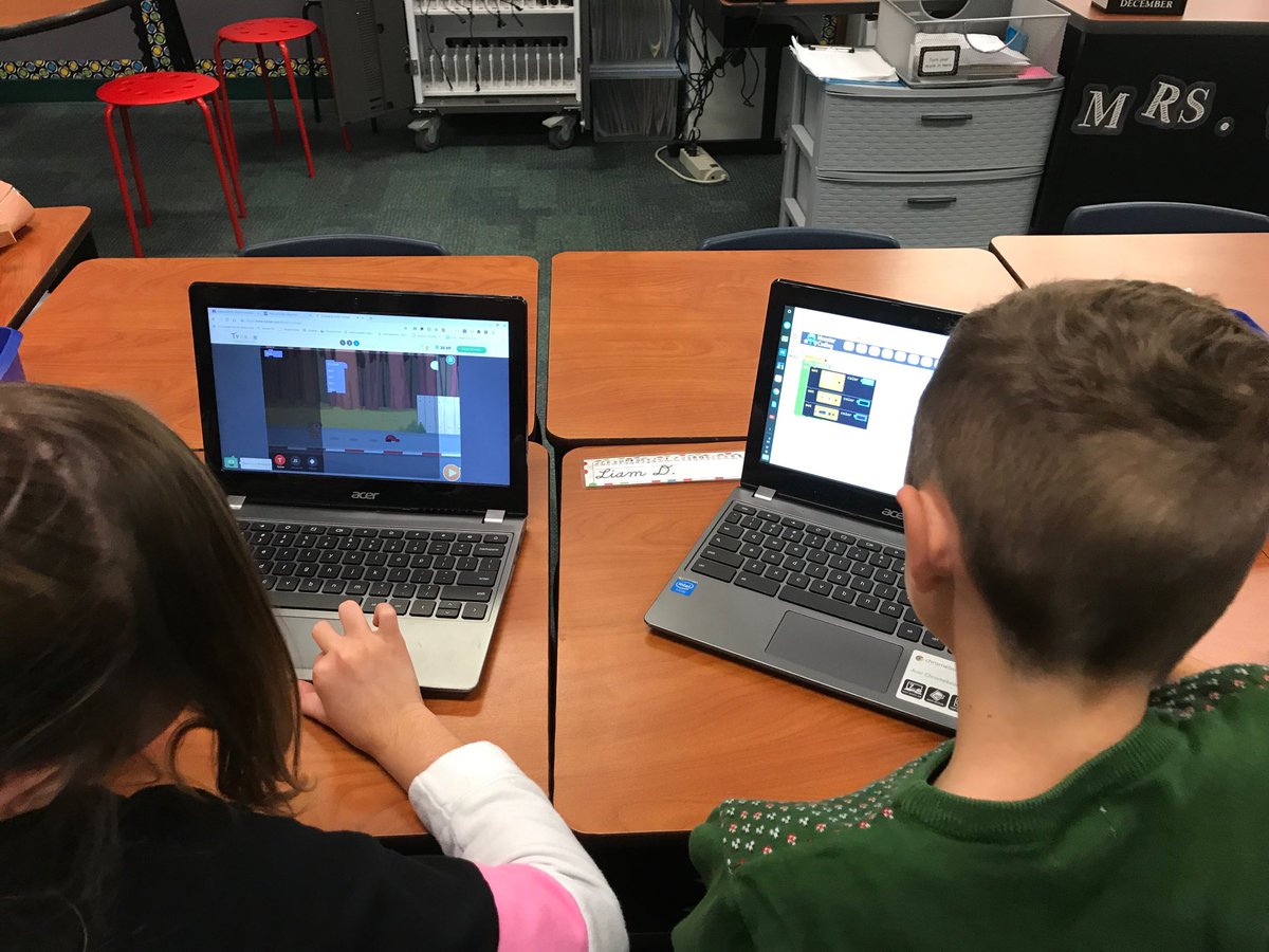 Jodi_L_Strain's tweet image. Enjoying our hour of code this morning! ⁦@FierceFolsom⁩ #FolsomLearns #ProsperCodes