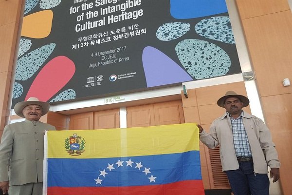 dgcdanza's tweet photo. #EducandoEnComunidad #CulturaRevolucionariaMppe
4 al sábado 9 de diciembre de 2017 semana La declaratoria  de los cantos de trabajo del llano como patrimonio inmetarial de la humanidad.
@VillegasPoljak @JorgePerezVZLA @CulturaMPPE @maperezpirela https://t.co/rppuglZpHu