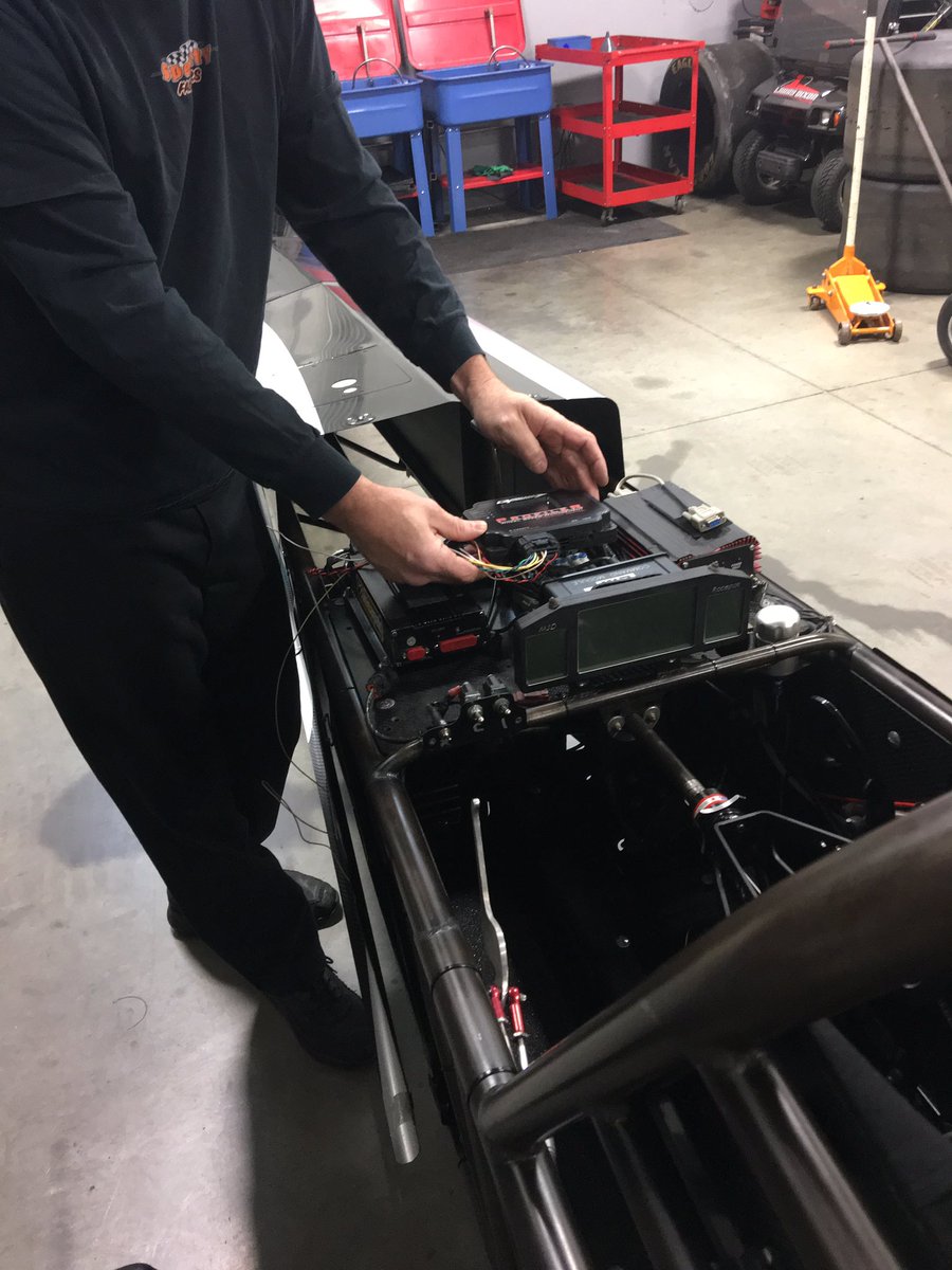 Dixontopfuel's tweet photo. #Christmas came early this year. We gonna have some fun in 2019. Thank you @Shannon35880241 #davistechnologies #moretraction #gottraction #nitrox2 #prishow #twoseater #nitro #topfuel #dragster #bucketlist #goldenticket #hangon #4wheels2lids #thisshouldbeyou #thiscouldbeyou https://t.co/8oKZr1oQc7