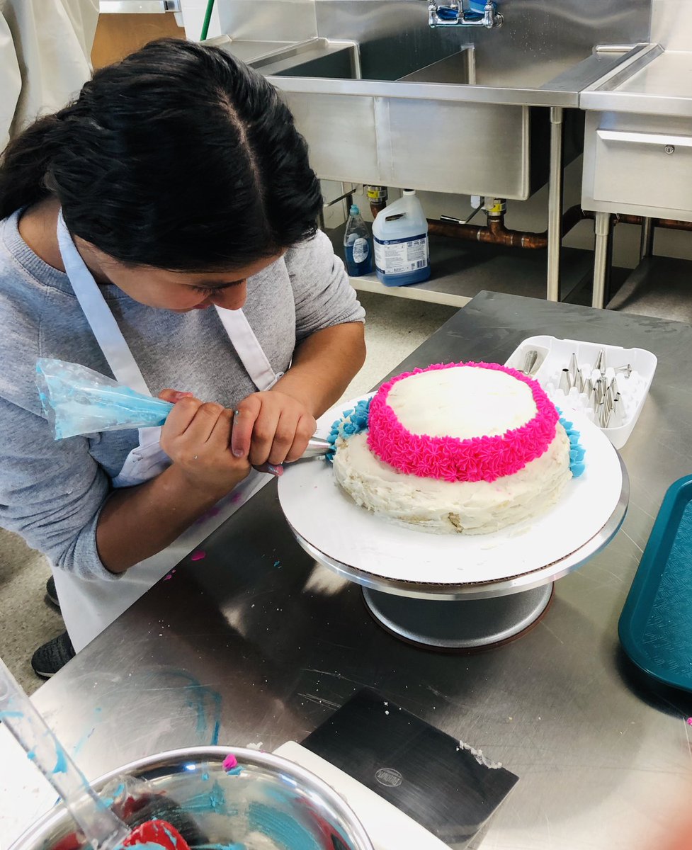mrschefm's tweet photo. Cake wars sneak peek! 🎂 join us in the flex theater today during first half of power 50! #cakewars #owbaking #owlpower https://t.co/PQ1QZVRlMv
