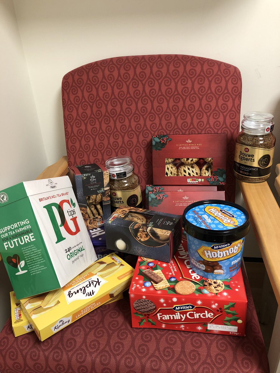 ClaireCrane123's tweet photo. Such a generous and thoughtful collection of goodies for D4 from a patients family. @Plummer69Susan @traceywainright @leggatt_julie @fatimalopez_93 @SueHanRN1 https://t.co/16qRWj0np4