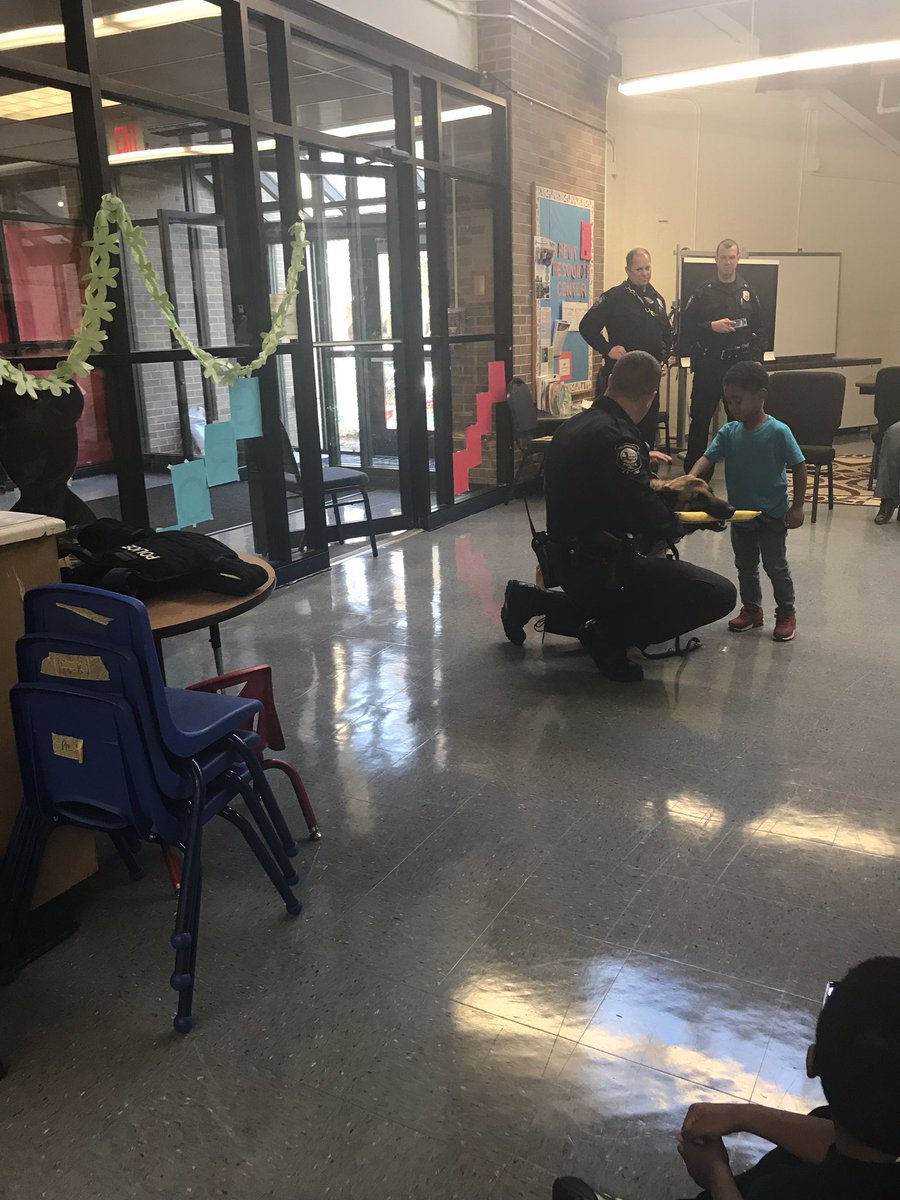 EarlyYearsRC's tweet photo. Thank you Wilmington Police .
We loved our visit with Exo and Greta !@EarlyYearsRC @RedClaySchools https://t.co/ETrFSyydST