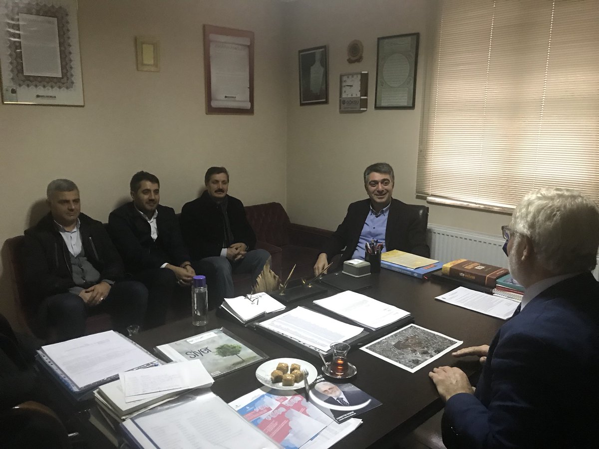 Yukarı Dudullu mahalle muhtarımız Fahrettin COŞKUN beyi ziyaret edip mahallemiz hakkında istişarelerde bulunduk.Misafirperverliği için teşekkür ediyorum.