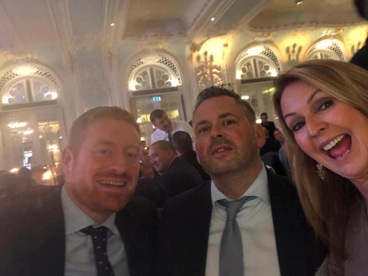 JulieDDrill's tweet photo. Table No9 BEST LOOKING TABLE IN THE ROOM the award should go to us ⁦@BCLiveawards⁩ ⁦@buildersconf⁩ ⁦@superpaddiepads⁩ ⁦@DDrillGroup⁩ ⁦@Bourkieginge⁩ 😘 https://t.co/WJVqzzjPGX