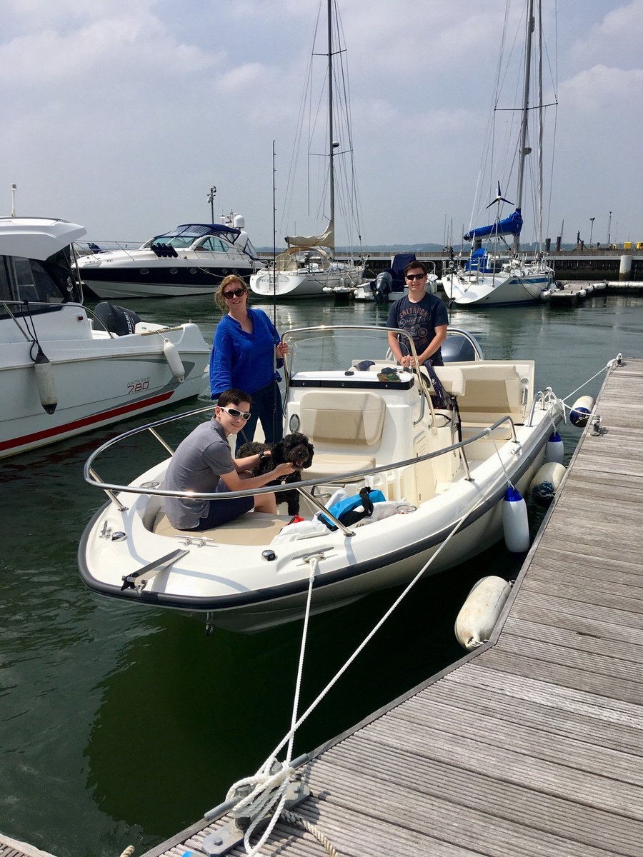 Boston_Whaler's tweet image. Foggy loves the family's new 180 Dauntless!! Celebrating these new Whaler owners and their happy pup on this #WaggingWhalerWednesday. Thanks, Richard, for providing this great picture!
