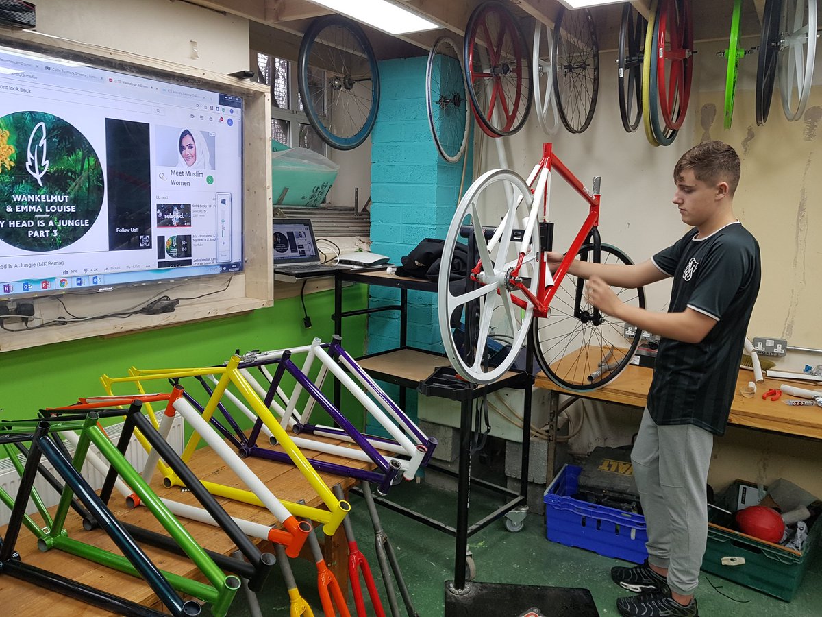 CoreYouthServ's tweet photo. Introduction to Bike building course starting today. First 4 young people going through. Learning basics of fixing punctures. Later they'll start building a fixie. Mechanic Darrel from @BikeInstitute teaching @FunkedUpFixies #workshops#youngpeople #YOUTH #bikes #bikebuilding https://t.co/wqifScBvxY