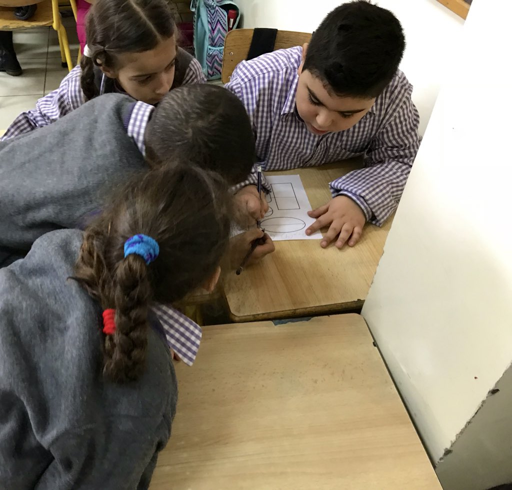 KobrosliFarah's tweet photo. Second graders drawing in teams the lines of symmetry of the items/ shapes handed to them. #TeamworkMakesTheDreamWork #DifferentiatedActivity #AccordingToLevels #SymmetricalShapes #WeLoveMath @DawhaHighSchool https://t.co/JFwOy3WzTy