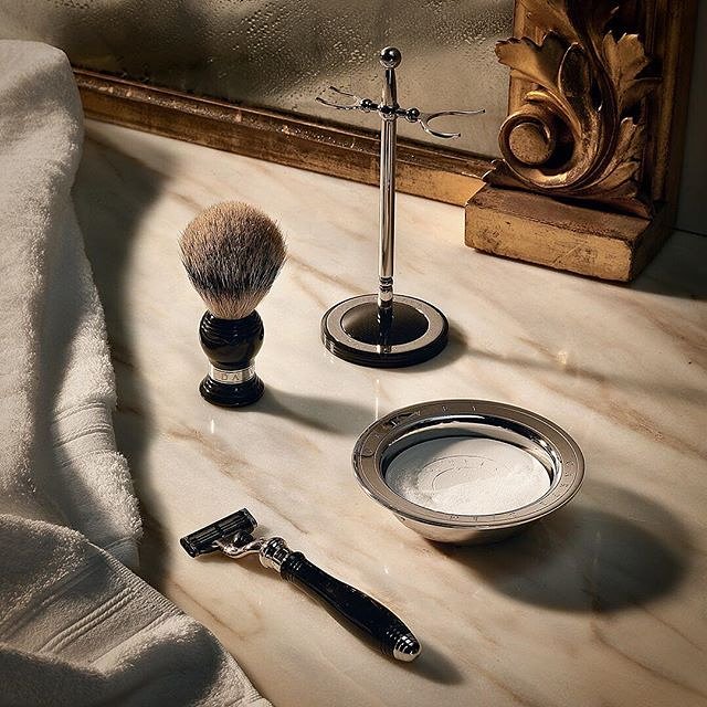 AdnarRobati's tweet image. #Dalvey #shavingset &amp;amp; stand combines the #Razor, #badgerbrush #resin &amp;amp; hangs from a #stainlesssteel stand #weloveluxury #adnarrobatiluxury