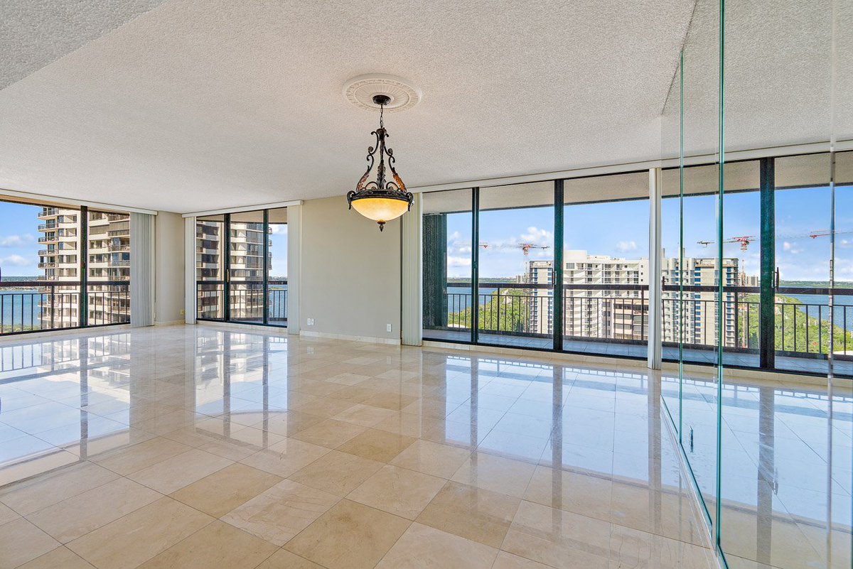 Enjoy panoramic views of the ocean, beach, and night lights of the city from this spacious residence in Martinique II.

🗝️4000 N Ocean Dr Unit 2003, Riviera Beach, FL
🏷️Offered at $743,000
More Information: goo.gl/nLnYCK

 #SouthFloridaRealEstate #CondosForSale