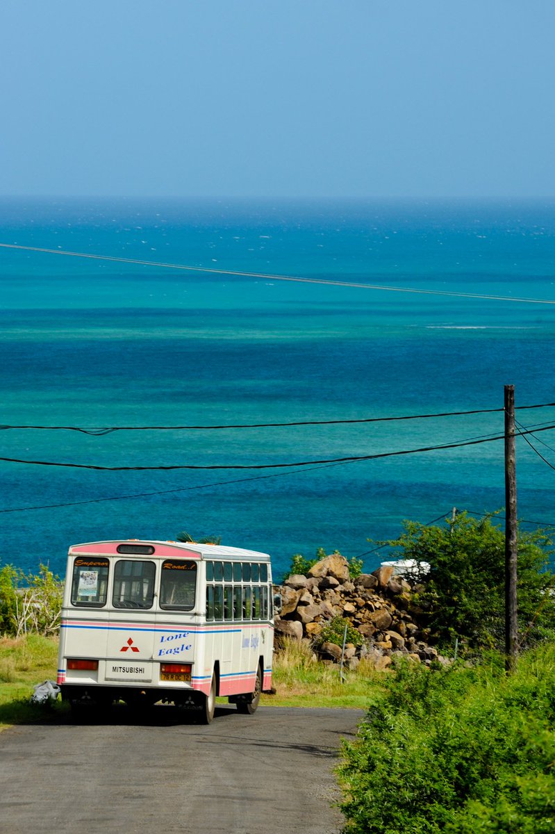 lonelyplanetfr's tweet photo. La douce #Rodrigues, joyau insulaire à 560 km au nord-est de l’île #Maurice, est un paradis de l’éco-#tourisme. Cherchant à préserver son âme authentique, elle est surtout connue des kitesurfeurs pour son sublime lagon et des amateurs de #rando
> https://t.co/Bz4KB21lsa #voyage https://t.co/LFaMv1qjyW