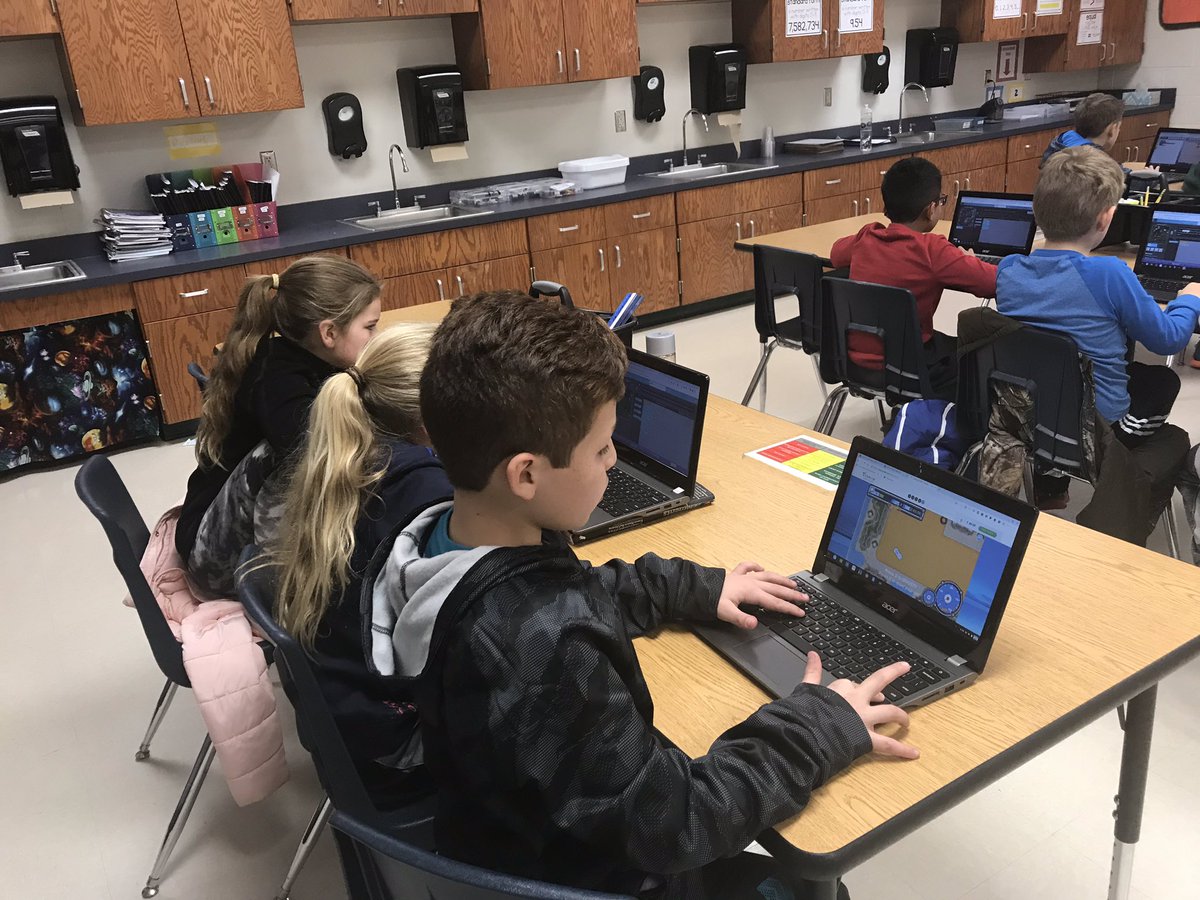 rjbarker1123's tweet image. Folsom Fierce Fourth Graders participating in “Hour of Code”!!!! #ProsperCodes #FierceFolsom