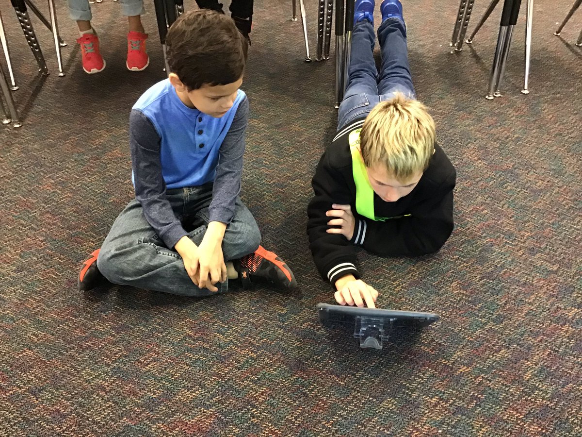 MsBuckner8704's tweet photo. More fun with coding! #hourofcode@code.org, #celebratelps, ##citrusschools https://t.co/b8djjByC9M