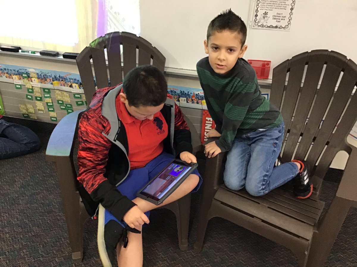 MsBuckner8704's tweet photo. More fun with coding! #hourofcode@code.org, #celebratelps, ##citrusschools https://t.co/b8djjByC9M
