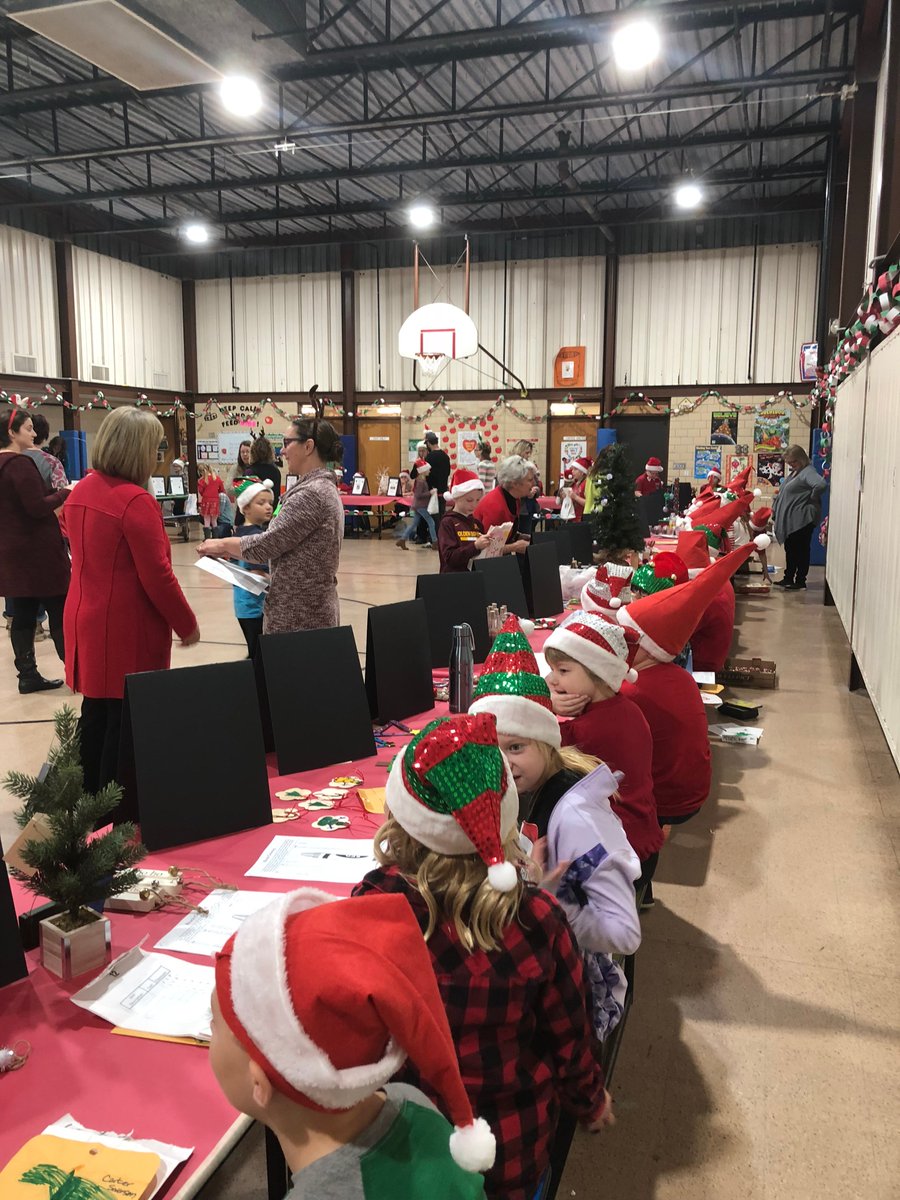 CHARGERSDE's tweet photo. Dassel Elementary 3rd Grade Christmas Stores are now open for business! #WeRDC #DasselRocks https://t.co/CLayu9ombG