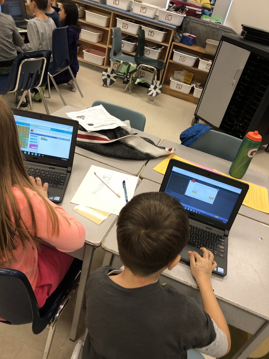 MsLapiccirella's tweet image. @StDominicDP Coding Club working with our Grade 3 friends to help them write their first computer program using @scratch @DPCDSBSchools @codeorg @learningcode #CanadaLearningCodeWeek #hourofcode