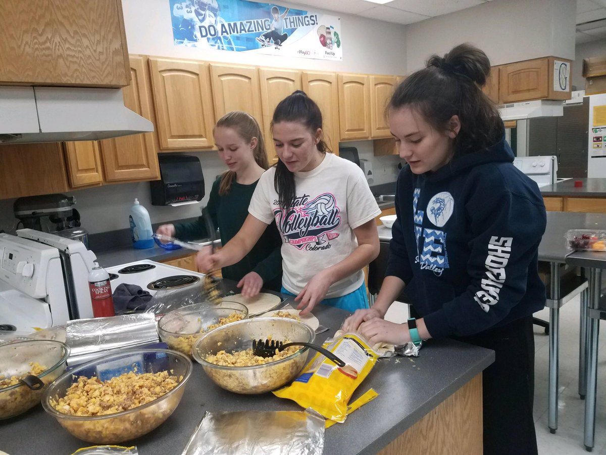 PVBroncoFBLA's tweet photo. #COFBLAcares
#coloradofbla
#pvfbla
#ourteachersrock https://t.co/hwKrp03yW1