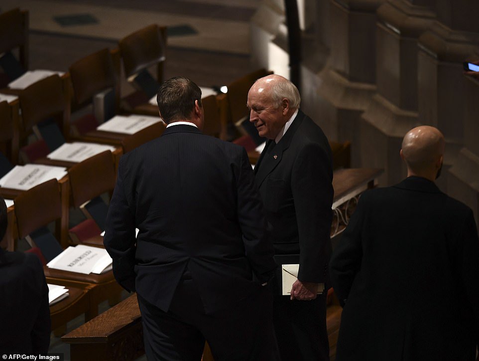 Новости политики пресса. George h w Bush and Joe Biden.