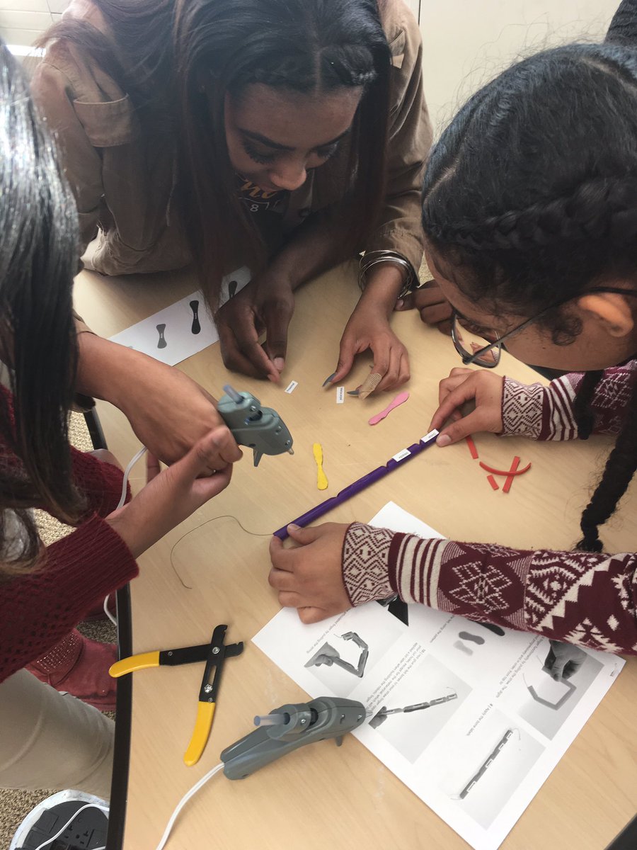 Detroitk12's tweet image. That may be a straw, but it will soon make movements like the human finger! #HackSTEM #CSforDetroit #CSEdWeek