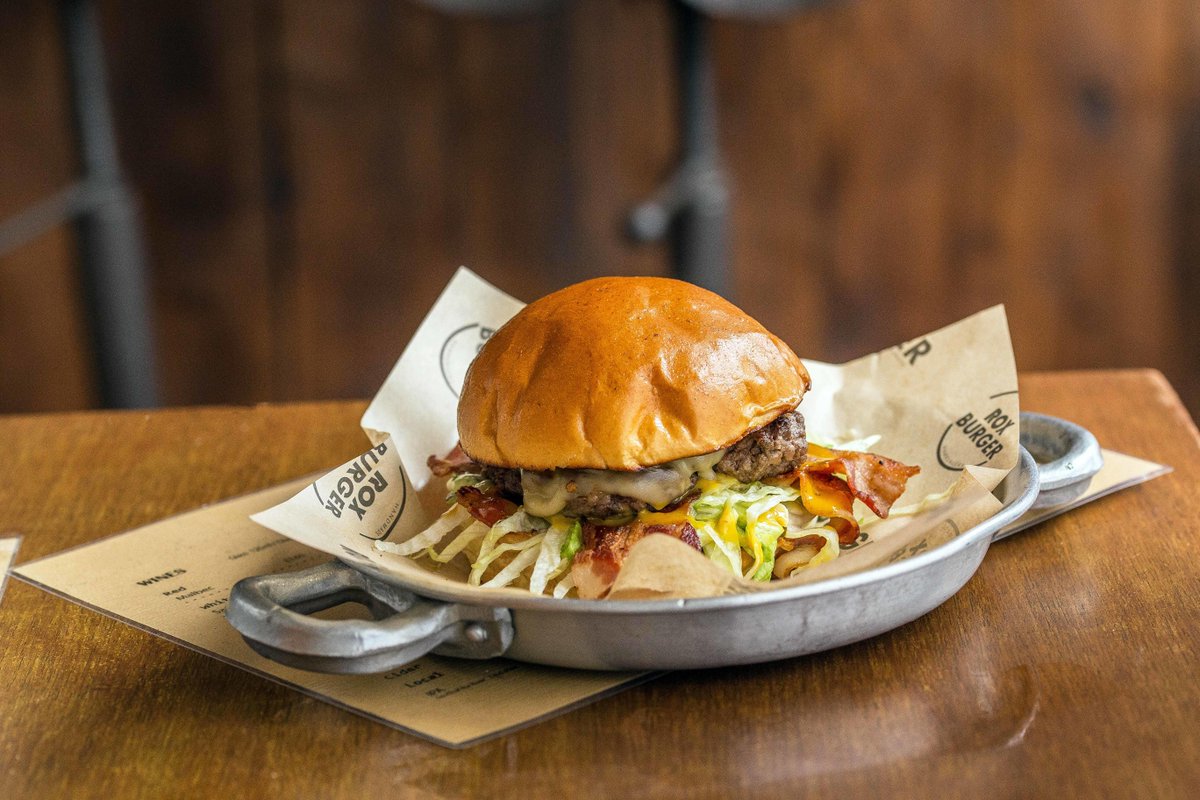 roxburger's tweet photo. Keeping it simple with the classic bacon cheeseburger ππ
#Roxburger #London https://t.co/HkgHlw6F1v