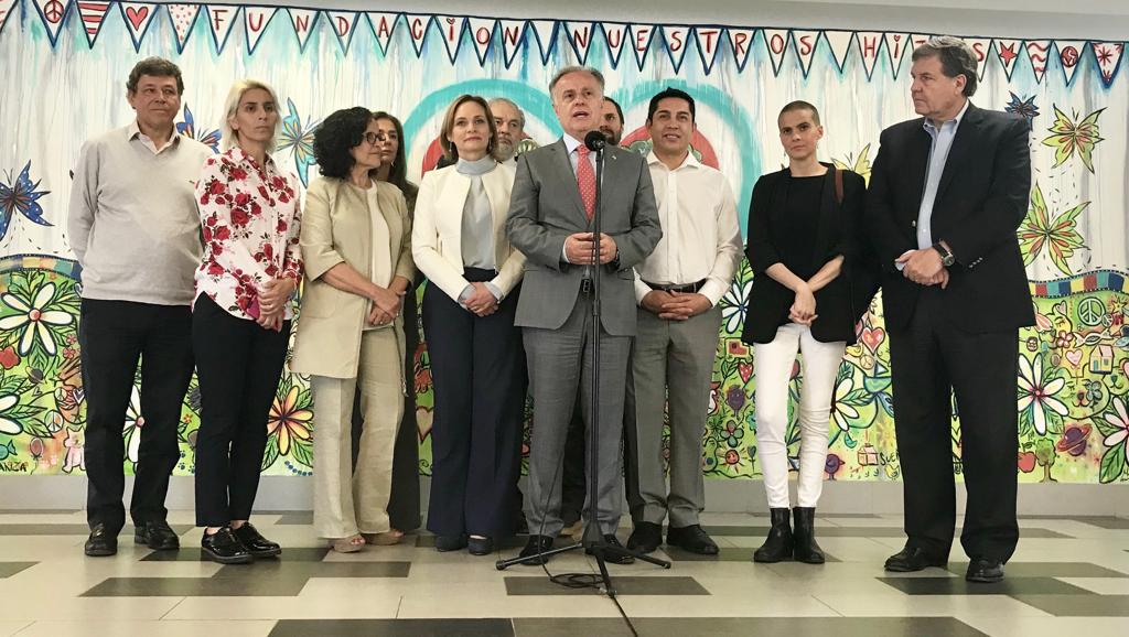 Ministerio de Salud (@ministeriosalud) on Twitter photo Ministro <a href="/ESantelicesC/">Emilio Santelices C.</a> en Fund. <a href="/Nuestros_Hijos/">Fundación Nuestros Hijos</a>: "La presentación del #PlanNacionalDeCáncer fue un momento muy destacado para la salud pública. Lo que Chile busca es el camino de los acuerdos, para poder avanzar y resolver estos desafíos." Ministro <a href="/ESantelicesC/">Emilio Santelices C.</a> en Fund. <a href="/Nuestros_Hijos/">Fundación Nuestros Hijos</a>: "La presentación del #PlanNacionalDeCáncer fue un momento muy destacado para la salud pública. Lo que Chile busca es el camino de los acuerdos, para poder avanzar y resolver estos desafíos."