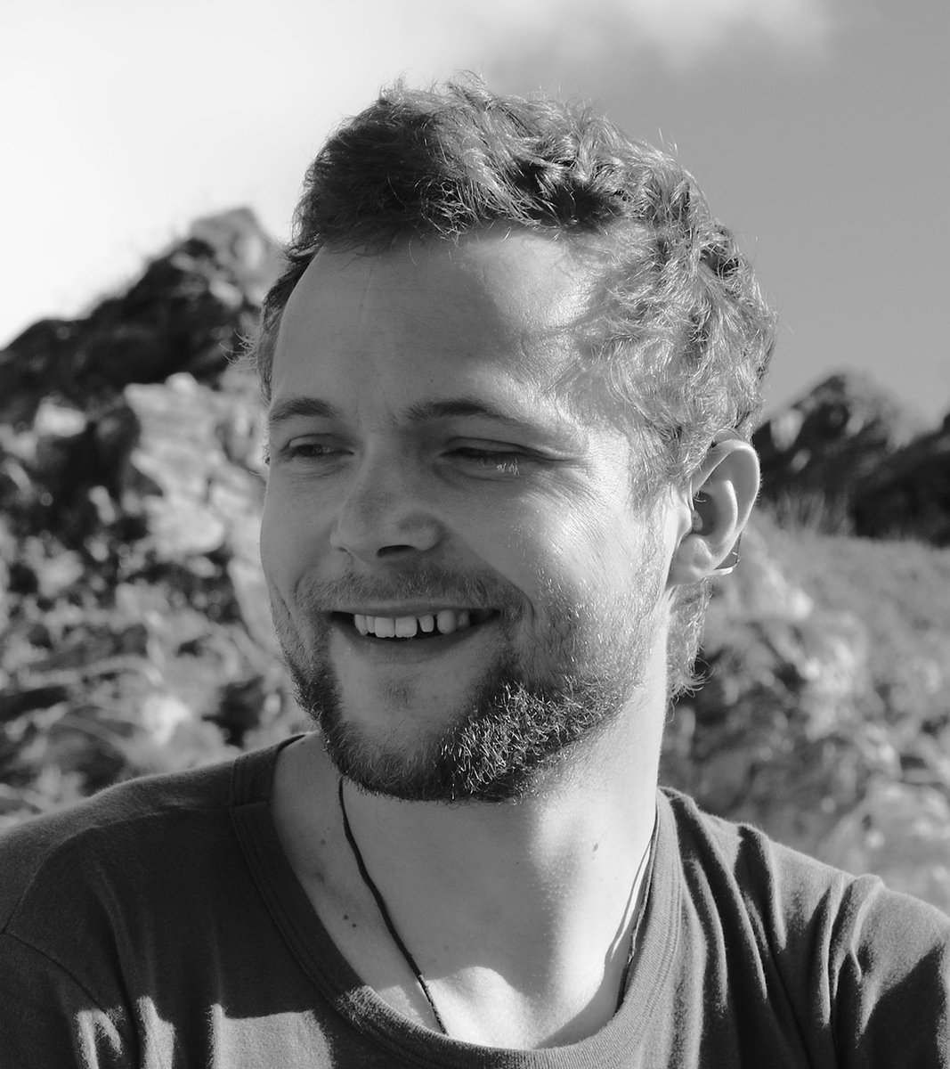 mergingarts's tweet image. The next of Jury Awards from #SpoilerAlertRadio professionals is linked below. Our Headtrip Jury Grand Prize is #SandWanderer from Germany by @ericgiessmann via @KLIKAmsterdam.  @German_Films @VisitGermanyUK @zippyframes @anifests @cartoonbrew @AKVStJoost mergingartsproductions.com/Film/SSS/2018/…