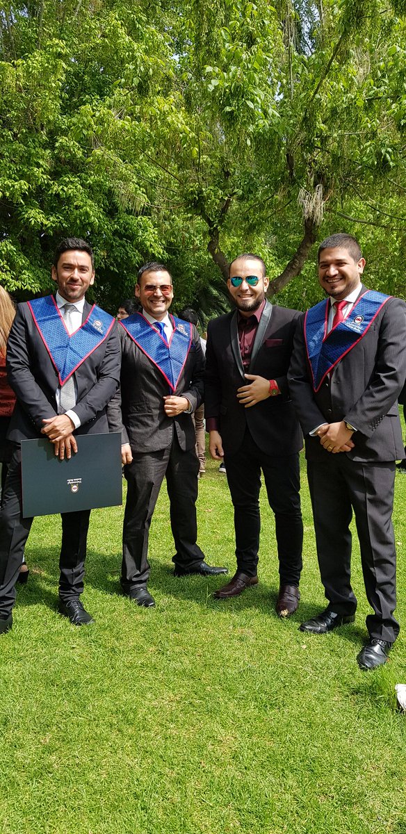 eduardoquiroga's tweet photo. Ceremonia de titulación exitosa junto al equipo de la Facultad de Ingeniería @uandresbello #FIUNAB Felicitaciones a la gran generación de #Ingeniería en #Computación e #Informática https://t.co/q2TTsXHEoi
