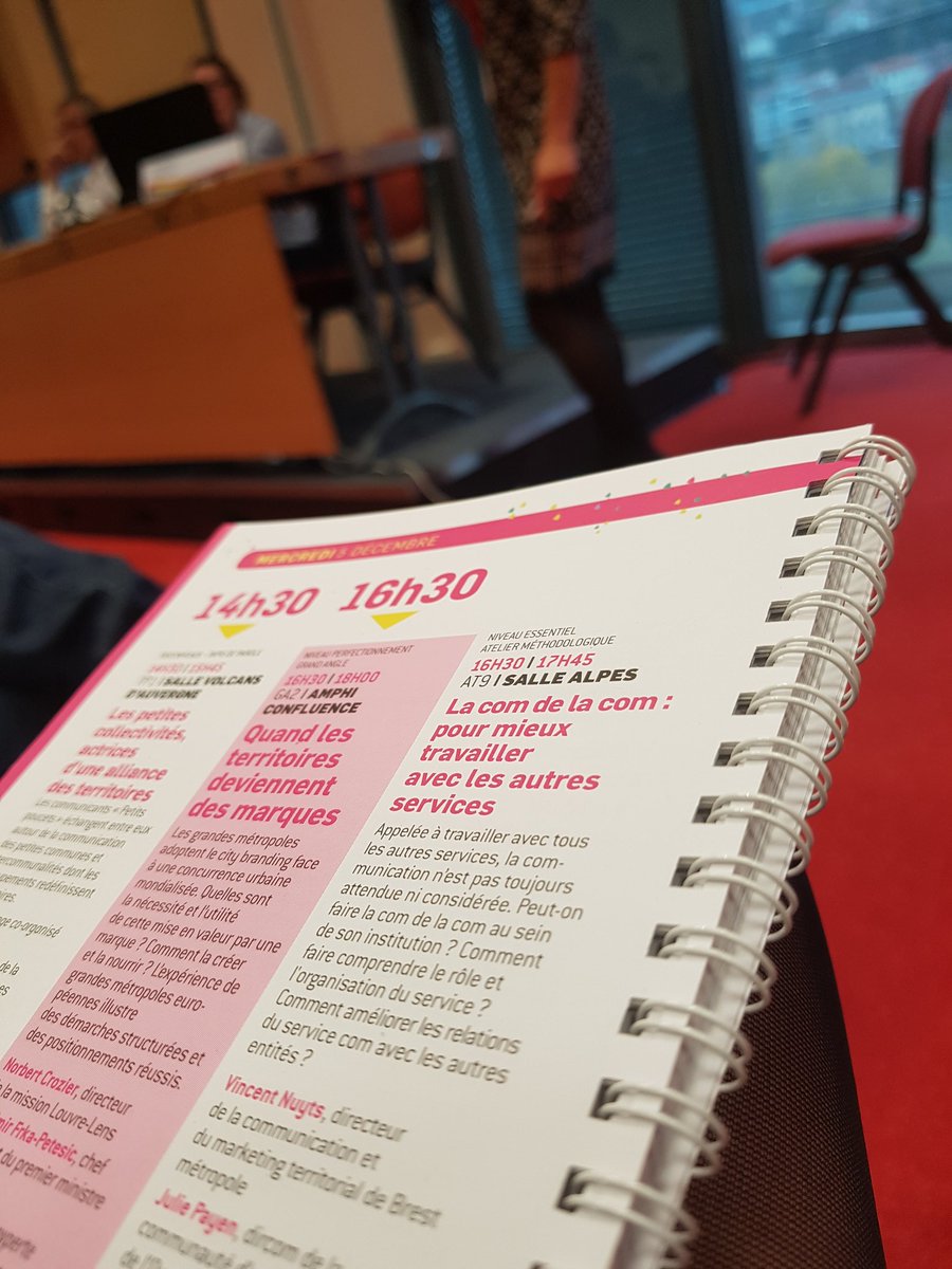 LathanaB's tweet photo. #capcom18 Avec @vincentnuyts @julie_payen @corinnejacque Faire de la com sur la com #demarches #CommunicationInterne #strategiecom @cap_com https://t.co/qXCvoRXSoX