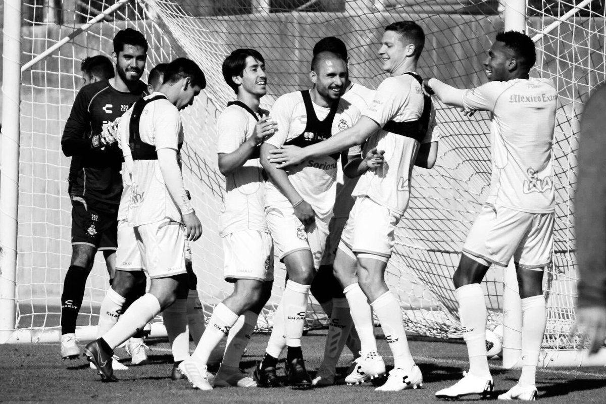 21_alexcastro's tweet photo. No es fácil despedirse. A la gente del club y afición: muchas gracias por hacerme parte de esta familia. A pesar de la poca participación, me voy agradecido con toda la gente del club, contento de haber hecho amigos, de ayudar a los jóvenes (1/2) https://t.co/u8IUH7P7OV