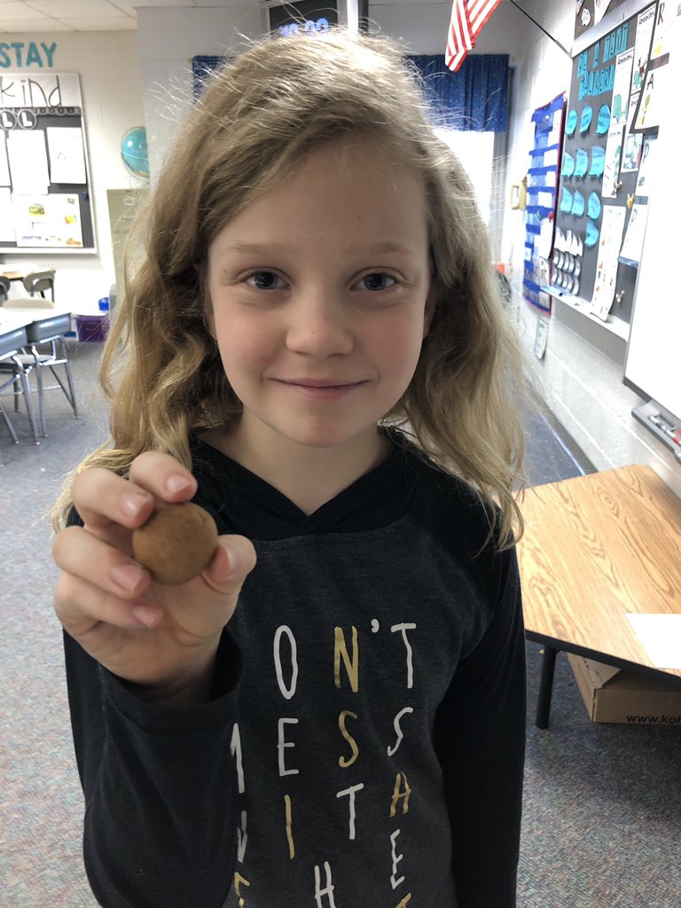 mrsvsowls's tweet image. Learning about Sinterklaas from one of our students today! She even brought in pepernoten to celebrate! @krbiles @PleasantUnionYR #pueglobal #sinterklaas #holland