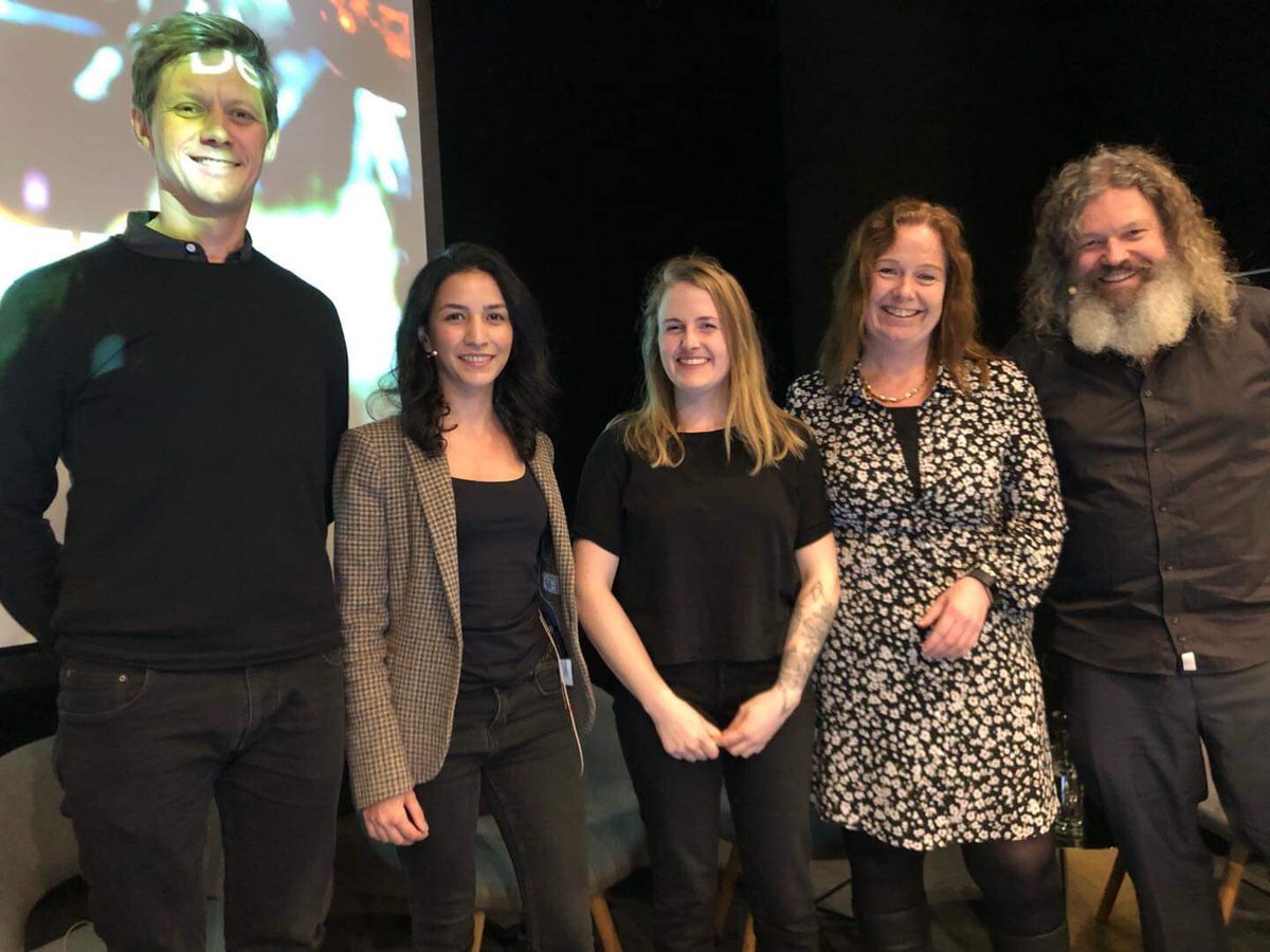 Mangfald er viktig for business. Det har eg fått snakka om på julekonferansen til <a href="/IKTNorge/">IKT-Norge</a> i dag, og utveksla erfaringar saman med @LineMoseng <a href="/tannaznvr/">Tannaz</a> og @sventhaulow. @TelenorGroup har gjort framsteg på dette området, og arbeidet held fram!