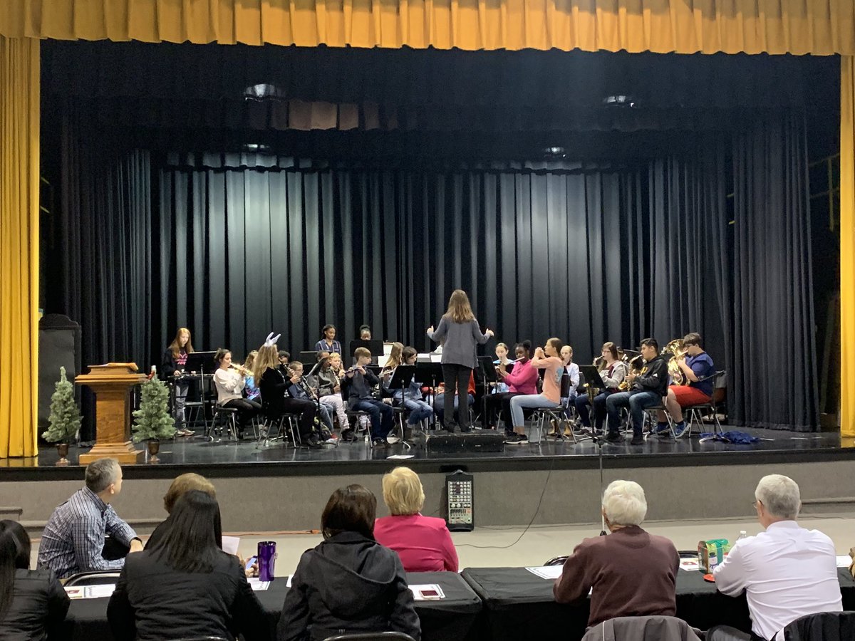 The PCMS Band performed for the PQ Schools Ministers’Council this morning. 🎼🎄