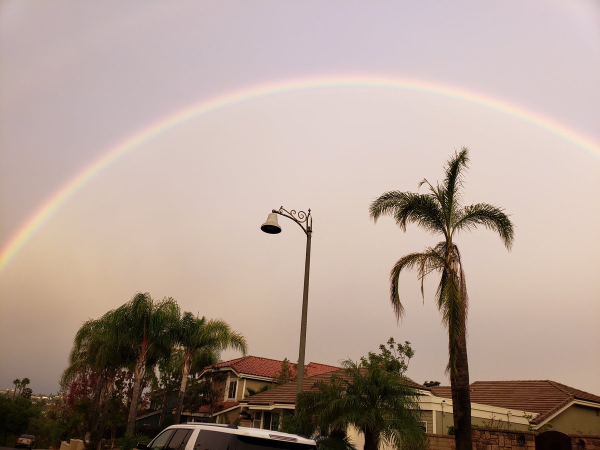 Rajtinka's tweet photo. Yesterday was a pic of a PoS. Today a puppy and a rainbow. https://t.co/m0TJz2DCZ4