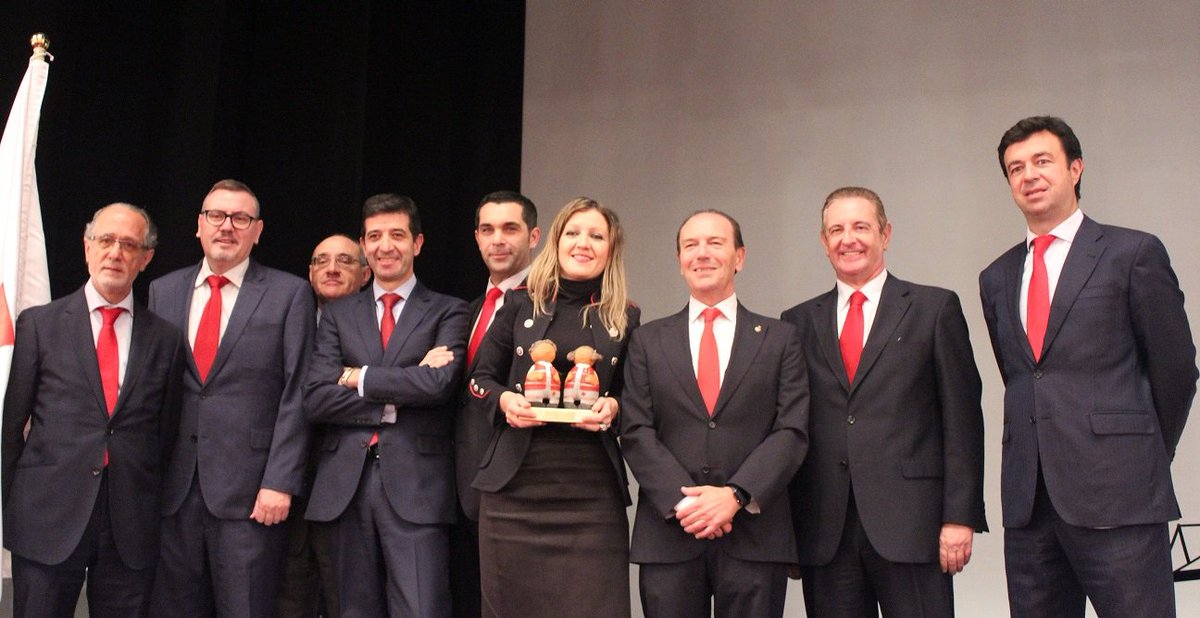 cruzrojava's tweet photo. En el #DiaVoluntariado queremos felicitar a todas las personas que dedican su tiempo a las que más lo necesitan. Ayer celebramos un acto de reconocimiento al voluntariado de @CruzRojaEsp en #Valladolid para agradecer su compromiso ¡Enhorabuena!#MilmanerasdeVoluntariado https://t.co/56NuFUz3Sz