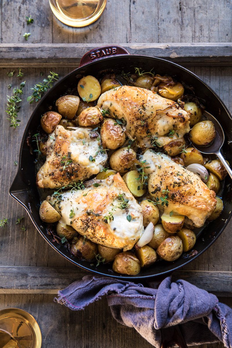 New! Skillet Roasted French Onion Chicken and Potatoes. My go-to for busy nights in December. halfbakedharvest.com/skillet-roaste… #chicken #skilletrecipes #easyrecipe #frenchonion